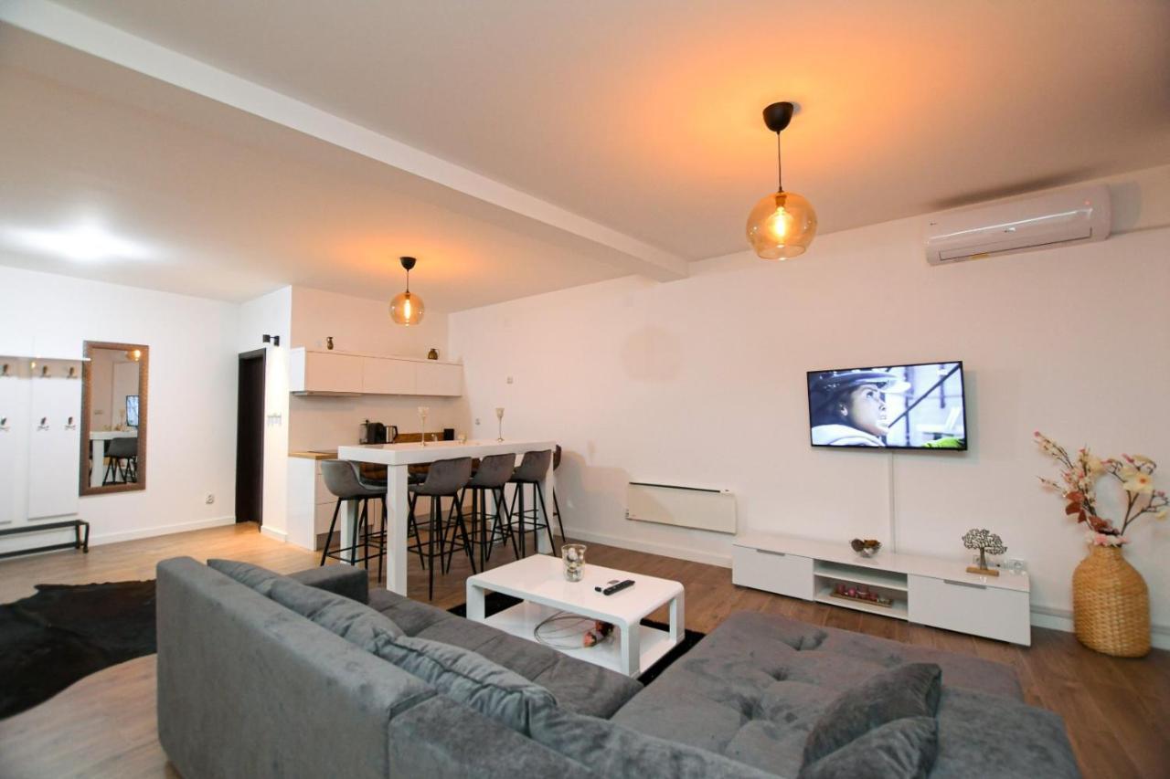 Central Apartments كلادوفو المظهر الخارجي الصورة