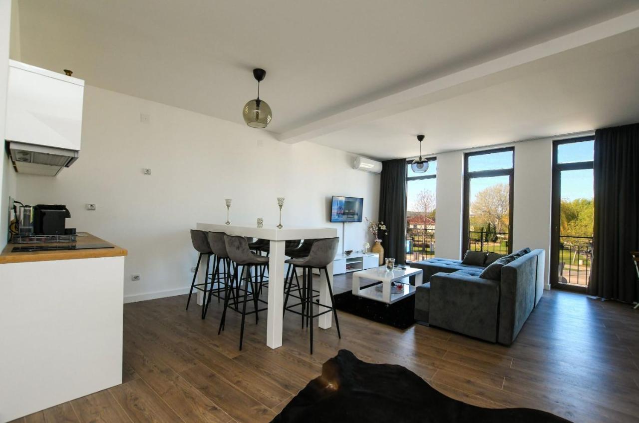 Central Apartments كلادوفو المظهر الخارجي الصورة